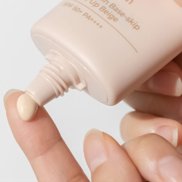 numbuzin suncreaHand holding a tube of cream with a neutral background. 