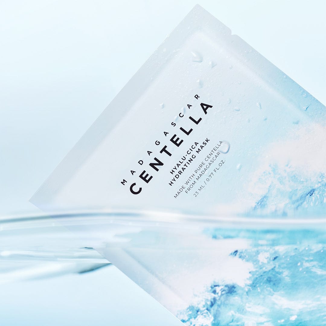 Skin1004 Hyalu-Cica Hydrating Mask pakend pooleldi vees