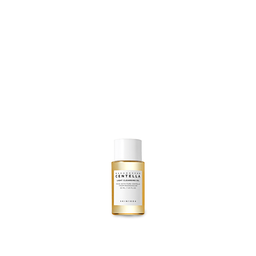 Skin1004 Madagascar Centella Light Cleansing Oil läbipaistval taustal 