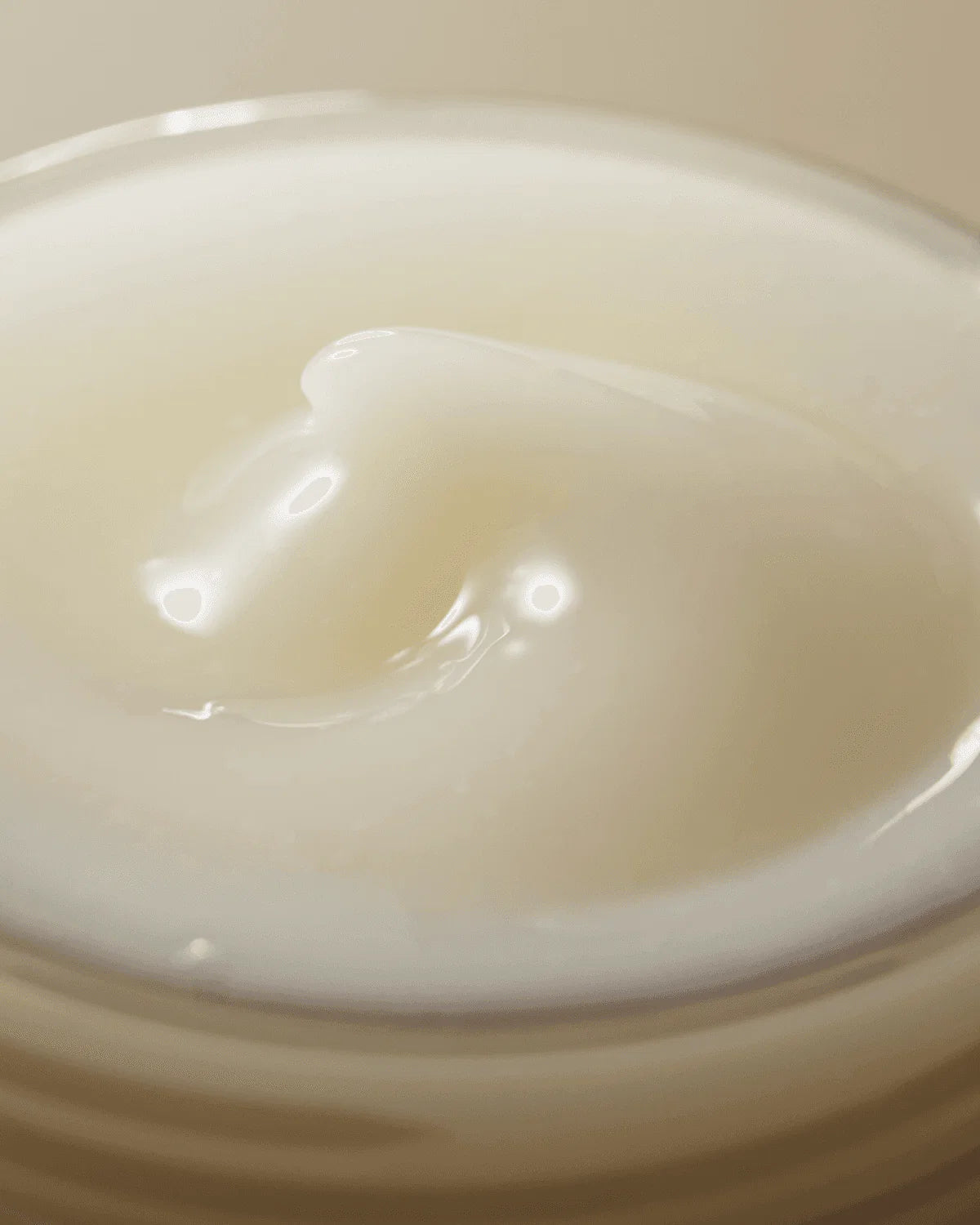 Axis-Y Dark Spot Correcting Glow kreemi toime nahale