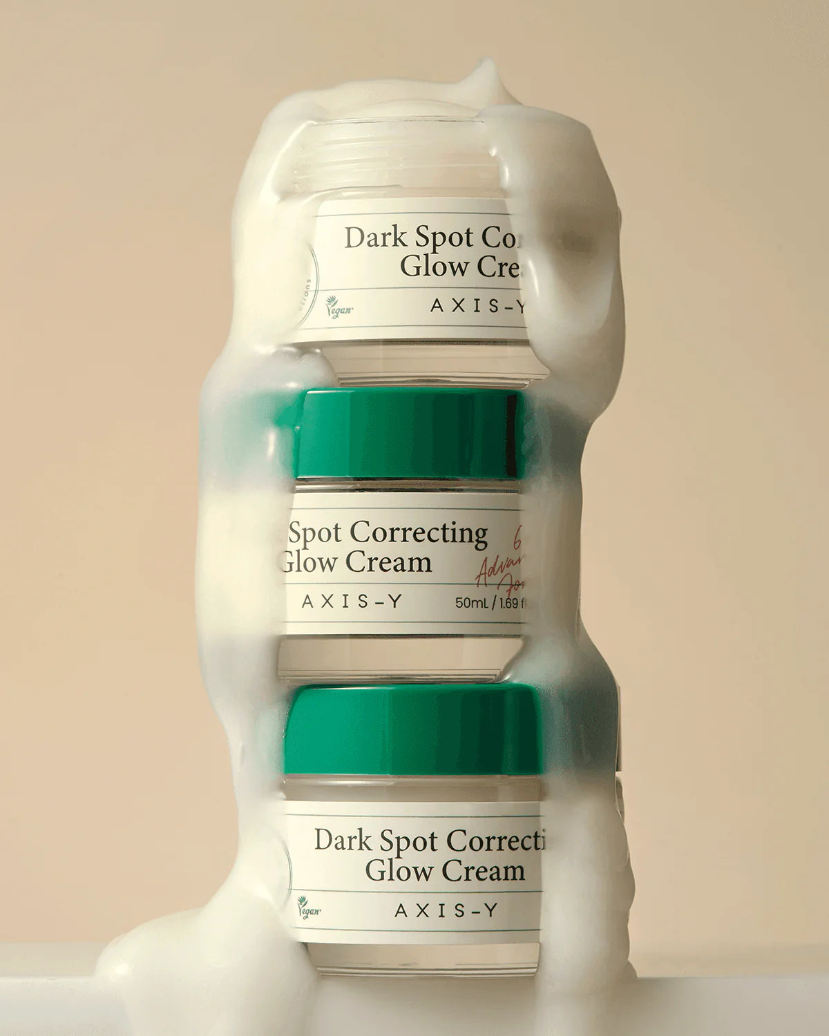 Axis-Y Dark Spot Correcting Glow kreemi pealekandmine näole
