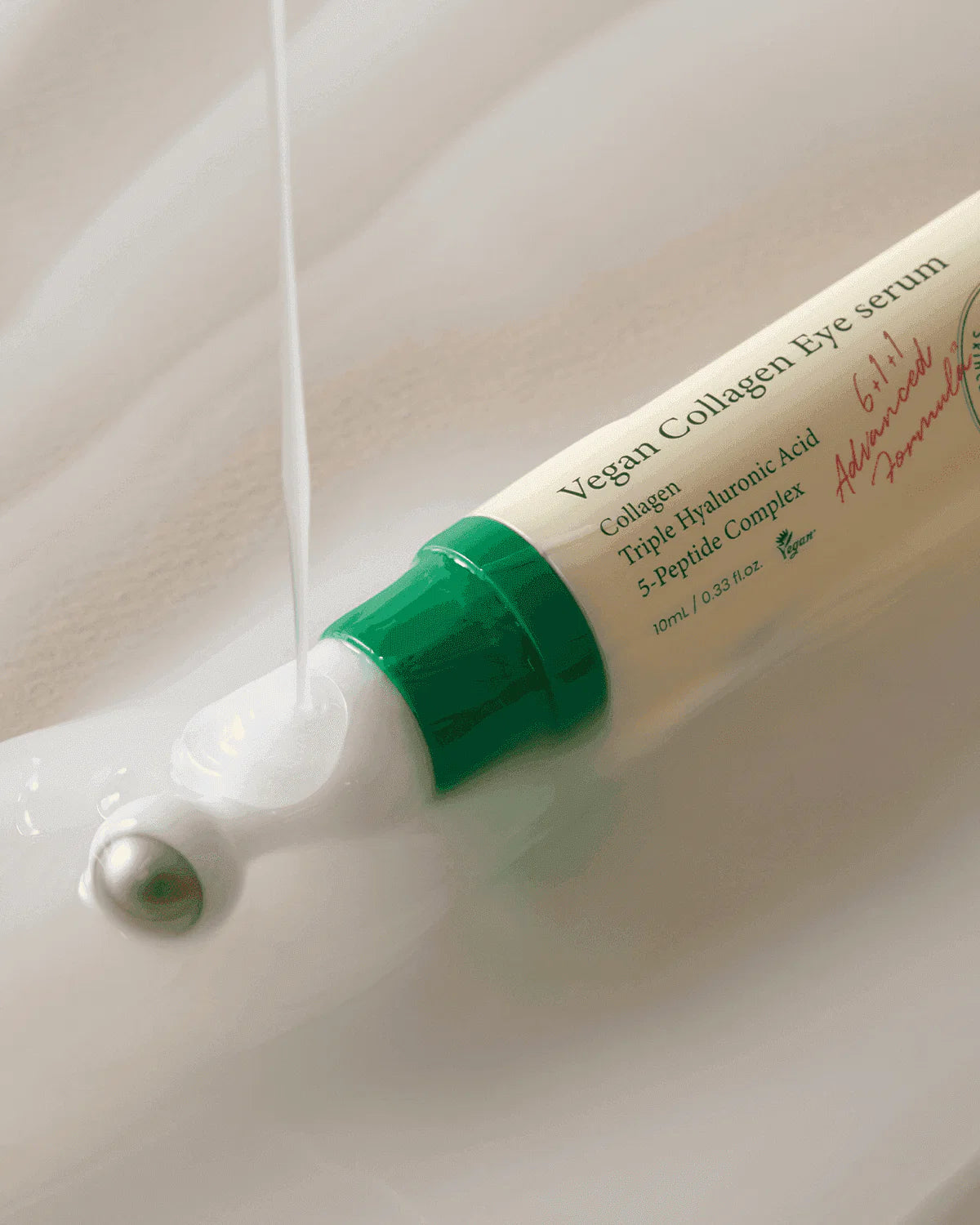 Axis-Y Vegan Collagen silmaseerumi pealekandmine aplikaatoriga