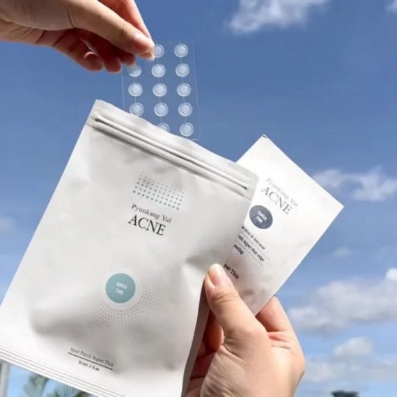 ACNE Spot Patch Super Thin  plaastrite leht pooleldi pakedit väljas